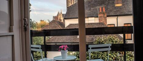 Penthouselejlighed - privat badeværelse | Udsigt fra balkon