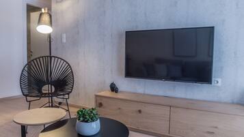 40-inch flat-screen TV with digital channels, Smart TV