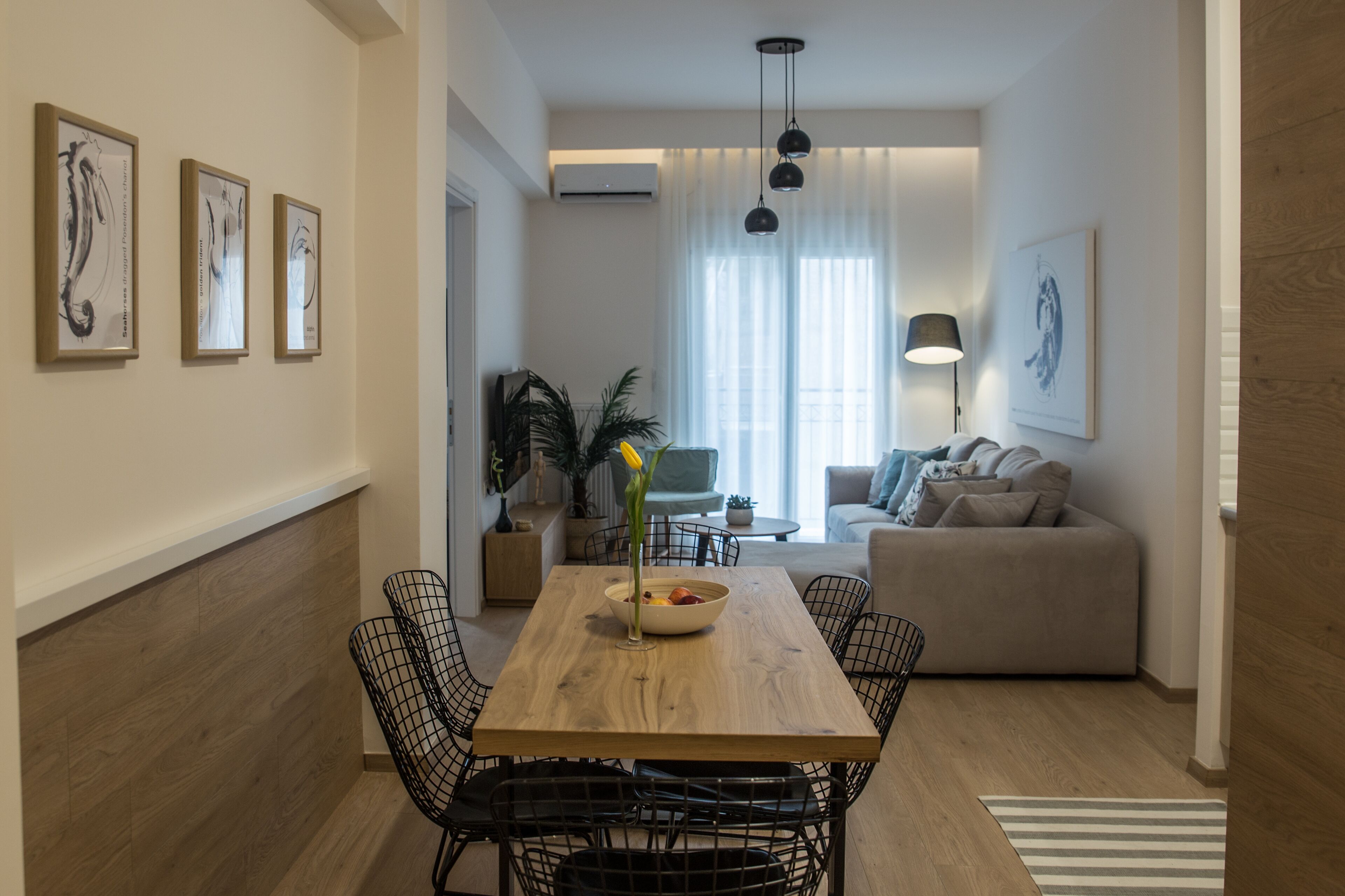 40-inch flat-screen TV with digital channels, Smart TV