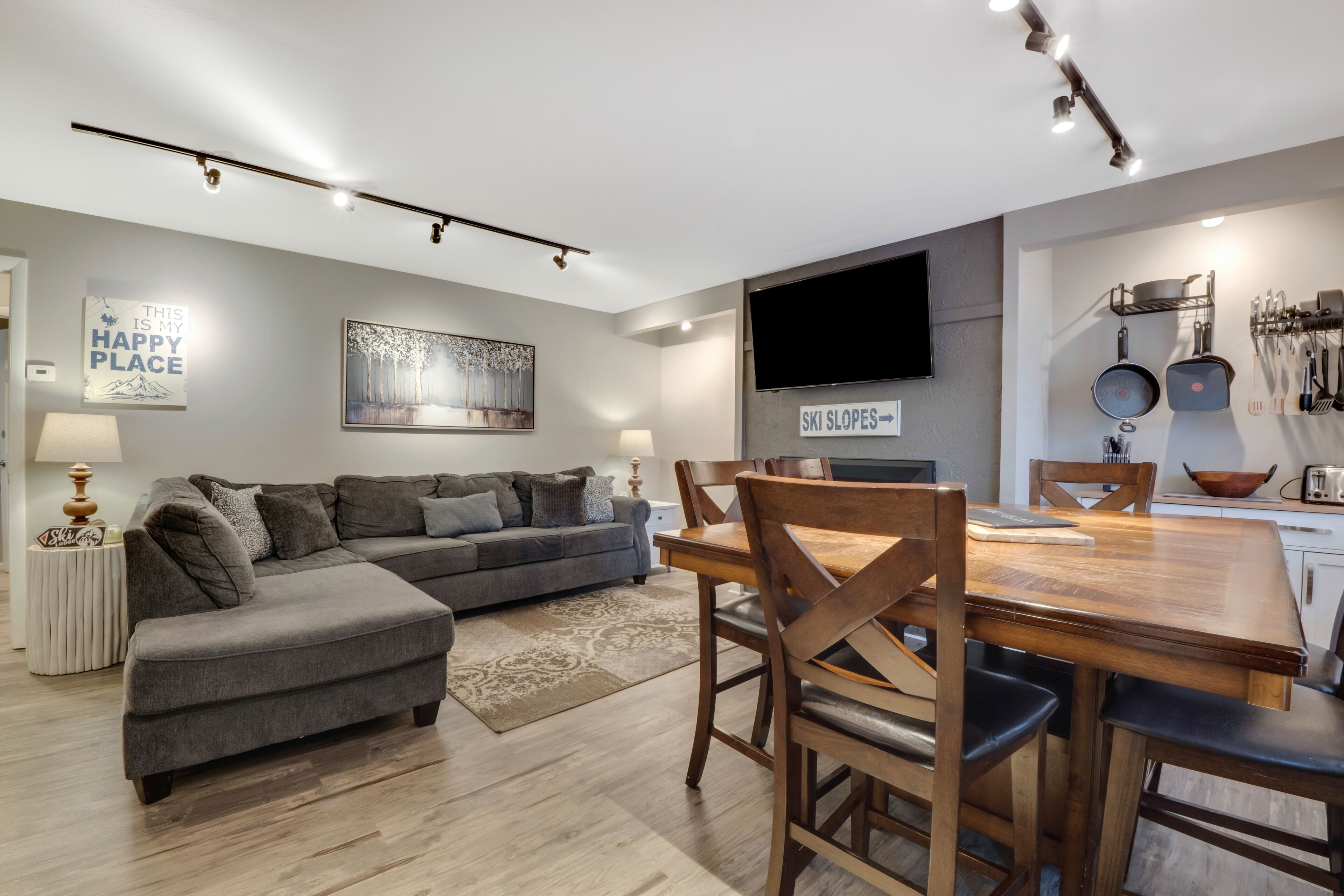 542L Mountain Villa | Short walk to Boyneland Chair Lift | Community Pool