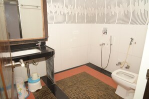 Ducha, artículos de tocador gratuitos, toallas