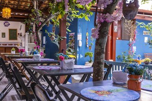 Bao gồm bữa sáng buffet hàng ngày 