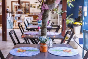 Free daily buffet breakfast - Pousada Villa Blu Maresias (São Sebastião)