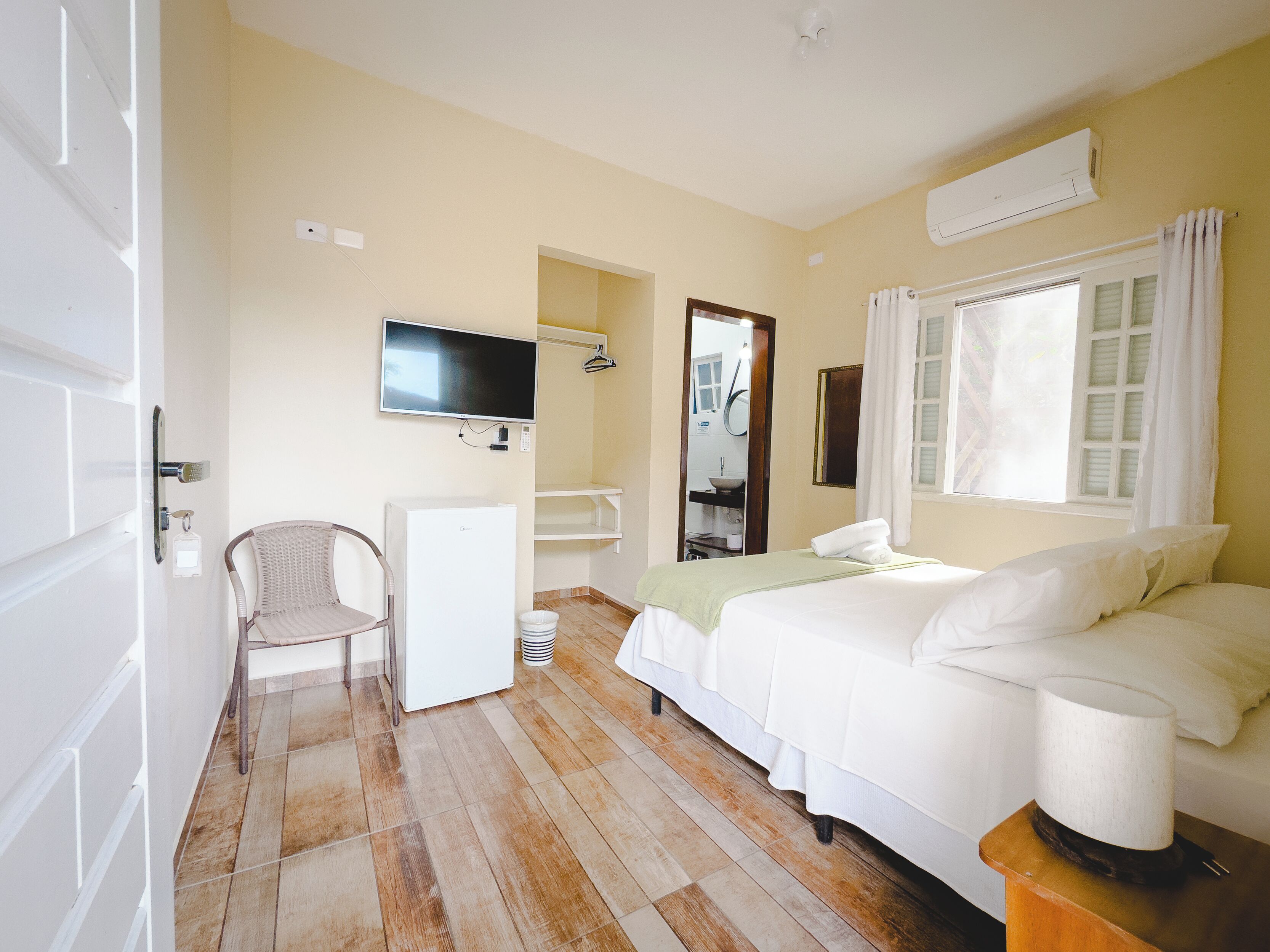 Økonomisuite, 1 dobbeltseng | Minibar, wi-fi (inkludert) og sengetøy