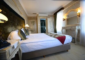 In-room safe, desk, free WiFi - Trilyali Butik Otel (Mudanya)
