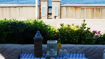 Breakfast, lunch, dinner served; Turkish cuisine