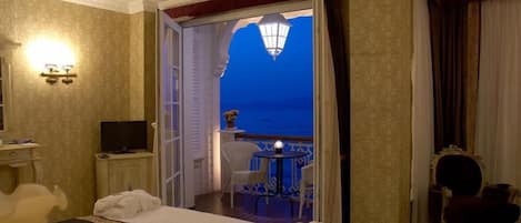 Suite, Balcony | In-room safe, desk, free WiFi