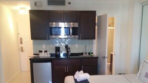 A hotel room with a kitchenette, two beds, and a small refrigerator. - Hollywood Beach Resort-renovated Studio Nice Views (Hollywood)