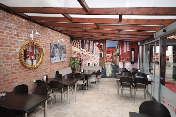 Ilmainen päivittäinen täysi aamiainen