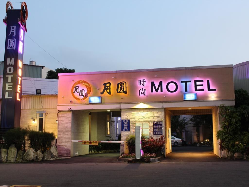 住宿正面 (夜晚)