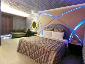 Minibar, escritorio, cortinas blackout y wifi gratis 