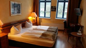 Comfort Double Room Single Use, River View | Free WiFi, bed sheets