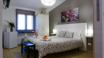 Minibar, desk, free WiFi, bed sheets