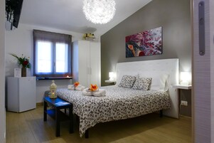 Standard Triple Room | Minibar, desk, free WiFi, bed sheets