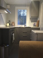 Refrigerador, placa de cocina, lavavajillas, cafetera/tetera