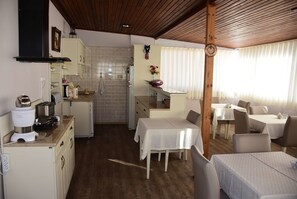 Free daily continental breakfast  - Burhaniye Merkez Otel (Burhaniye)