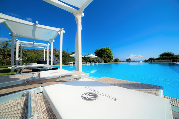 Outdoor pool - Babai Village Resort (Tertenia)