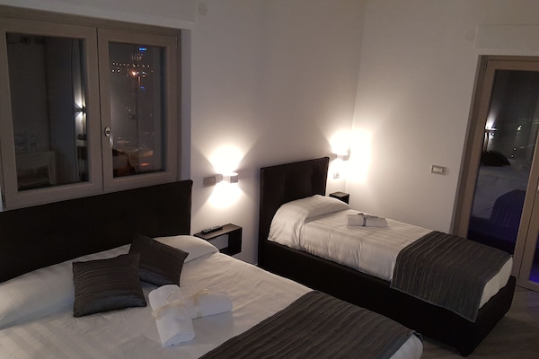 Premium bedding, desk, soundproofing, free WiFi