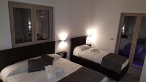 Premium bedding, desk, soundproofing, free WiFi - La Lira (Fiumicino)