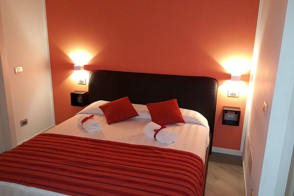 Comfort Double Room, Balcony | Premium bedding, desk, soundproofing, free WiFi