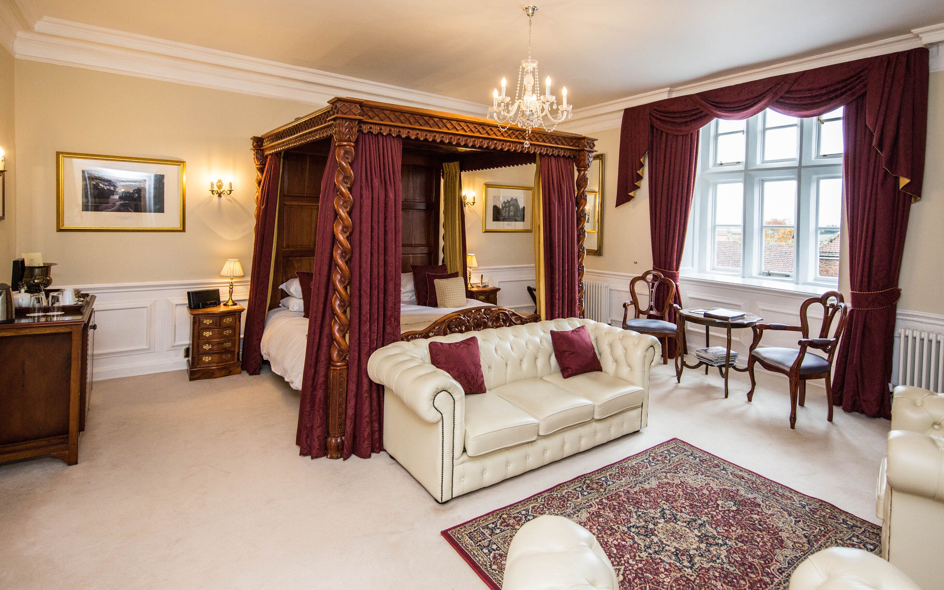 スイート | エジプト綿のシーツ、高級寝具、セーフティボックス (室内)、アイロン / アイロン台