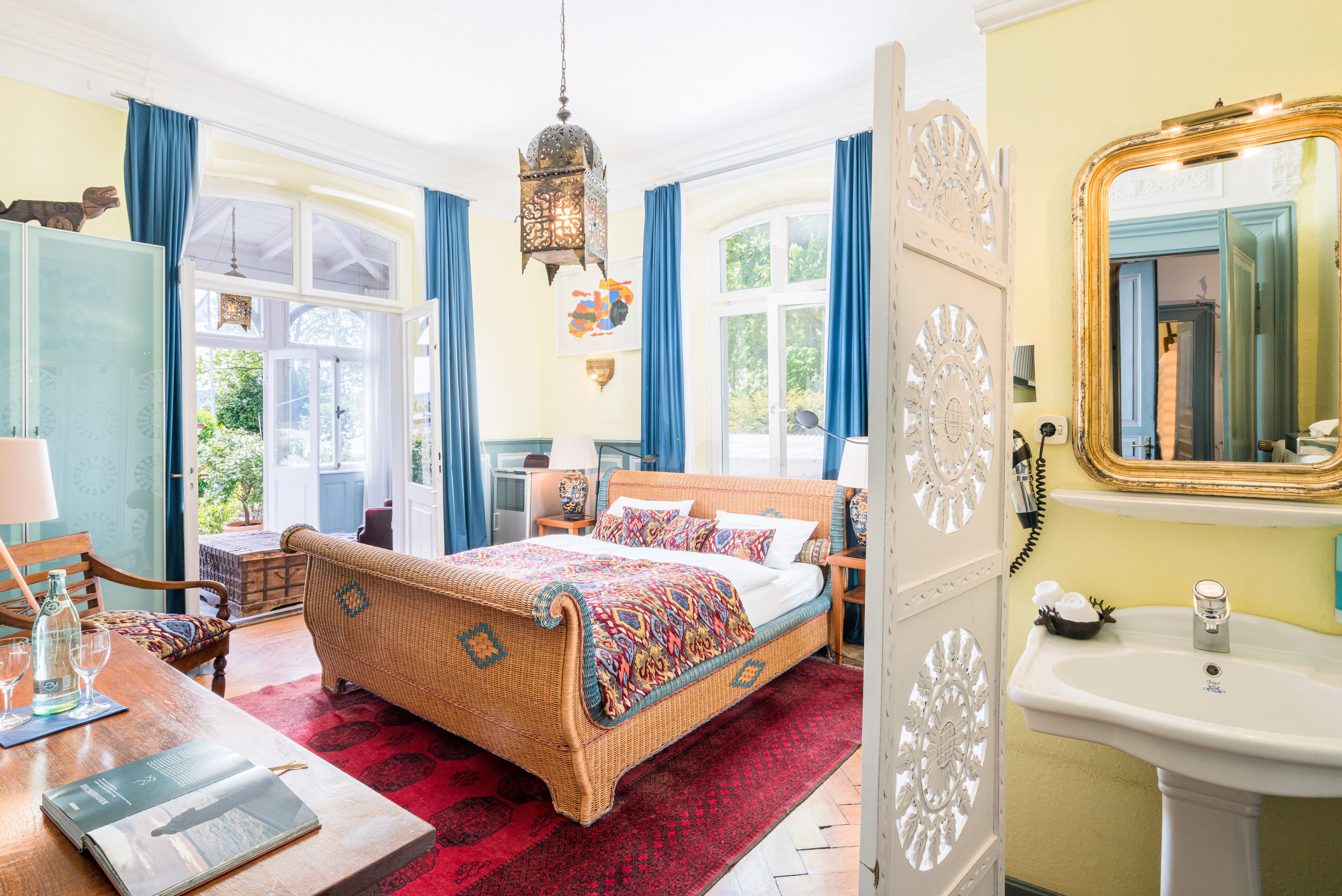 double room (lakeseite) | 1 bedroom, hypo-allergenic bedding, minibar, individually decorated