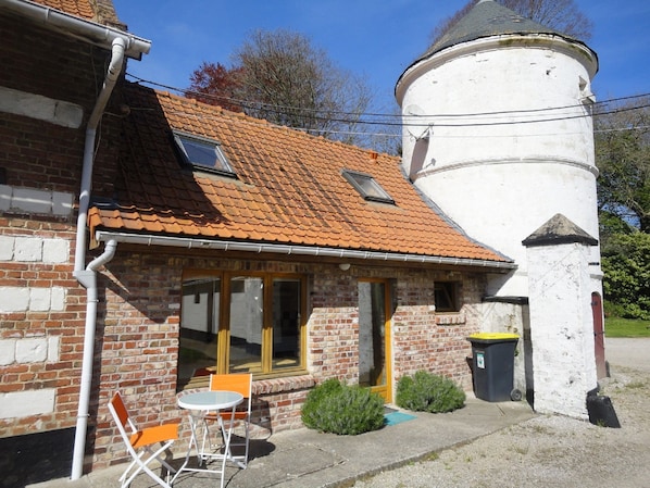 Cottage (Pigeonnier) | Terrace/patio