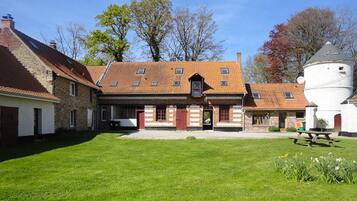 Cottage (Pigeonnier) | Terrace/patio