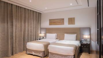 Premium bedding, in-room safe, desk, laptop workspace