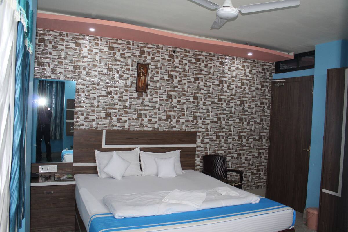 1 bedroom, desk, rollaway beds, free WiFi