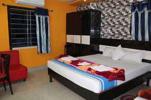 1 bedroom, desk, rollaway beds, free WiFi