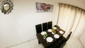 Apartment, 2 Bedrooms | In-room dining