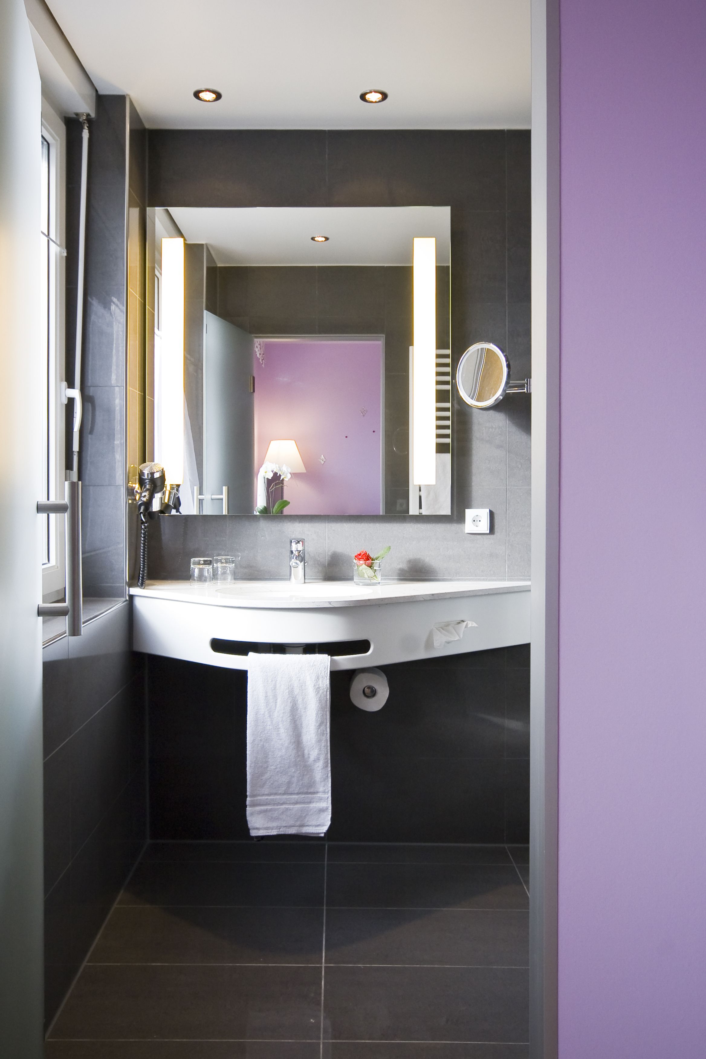 comfort double room | bathroom | shower, free toiletries, hair dryer, towels