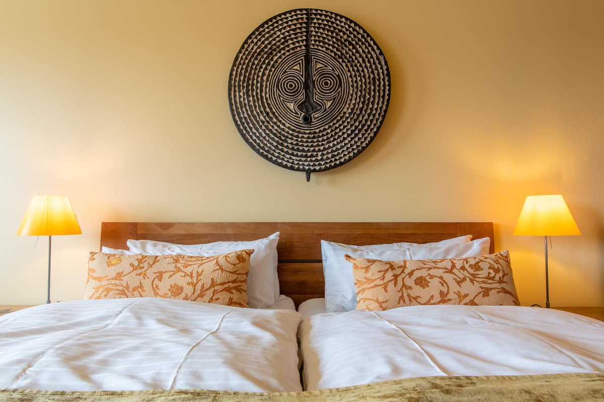 Double Room (African Sunset) | Bathroom | Shower, free toiletries, hair dryer, towels