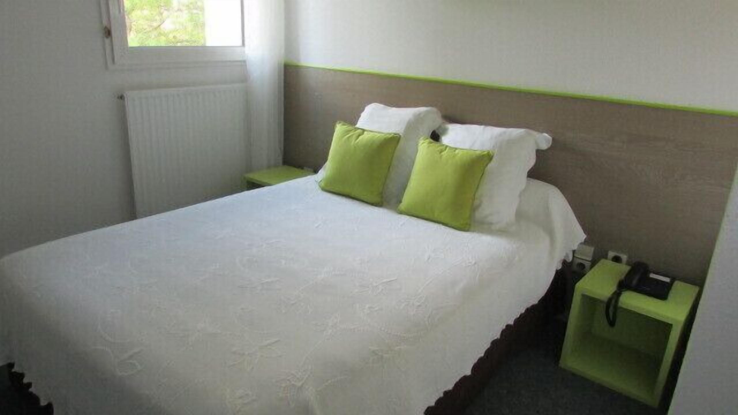 family room | 1 bedroom, desk, iron/ironing board, free wifi