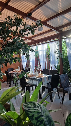 Standard Room | In-room dining