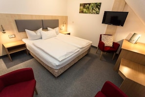 Premium bedding, desk, bed sheets - Pension & Restaurant Nordstern (Cottbus)