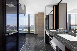 Badewanne und Dusche (separat), Komfortbadewanne