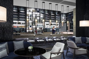 Lounge en el lobby, con vista al jardín, abre todos los días