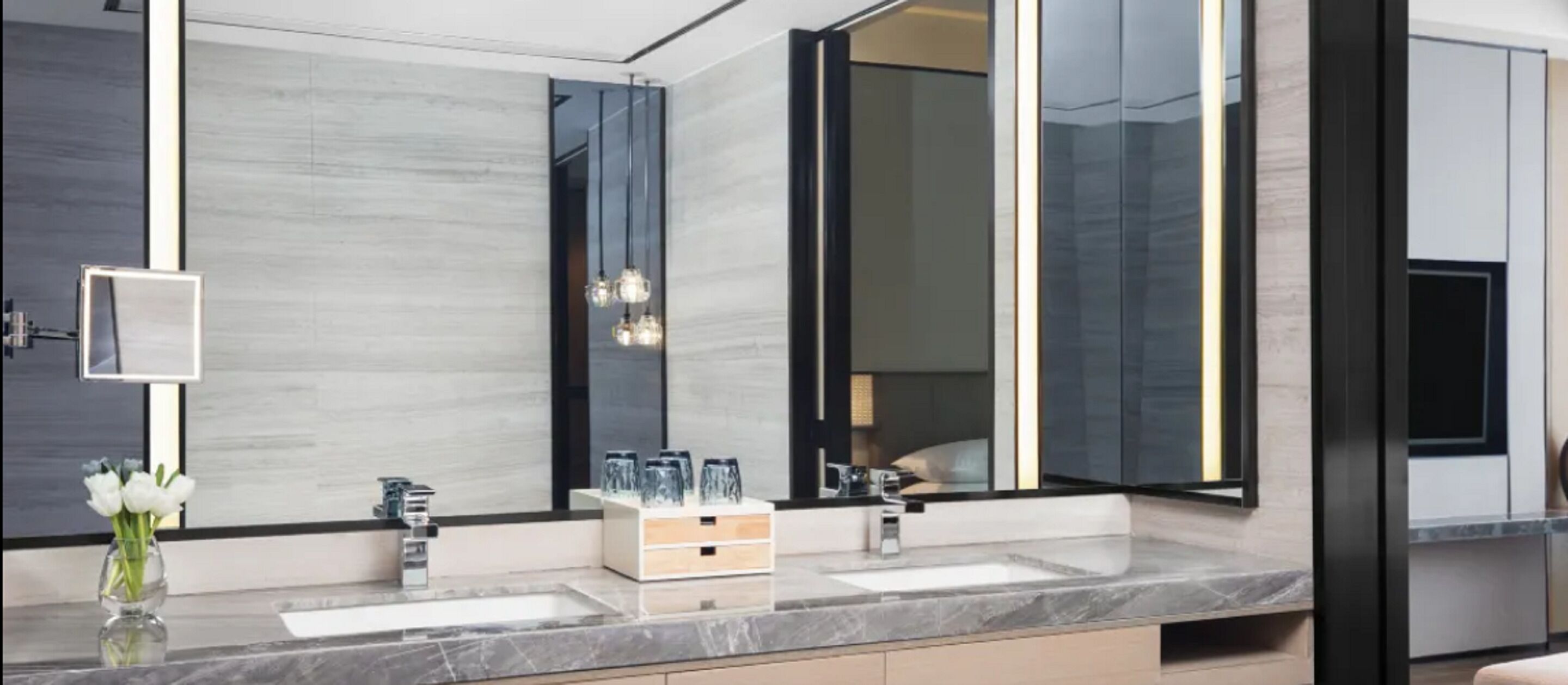 club apartment, 1 king bed, lake view | 1 bedroom, down duvets, minibar, in-room safe