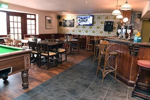 Interior - Axe & Compass Lodge (Leighton Buzzard)