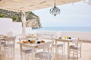 Café da manhã com buffet grátis