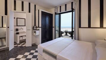 Camera Standard, terrazzo, vista spiaggia (beach access) | Biancheria da letto di alta qualità, minibar, una cassaforte in camera