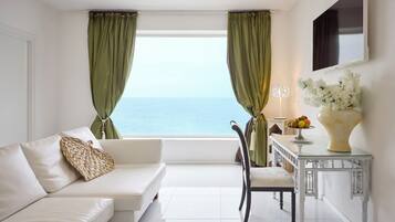 Suite estudio superior | Ropa de cama de alta calidad y minibar