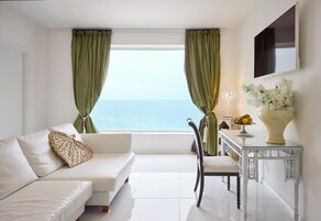 Suíte estúdio superior | Roupas de cama premium, frigobar, cofres nos quartos, escrivaninha