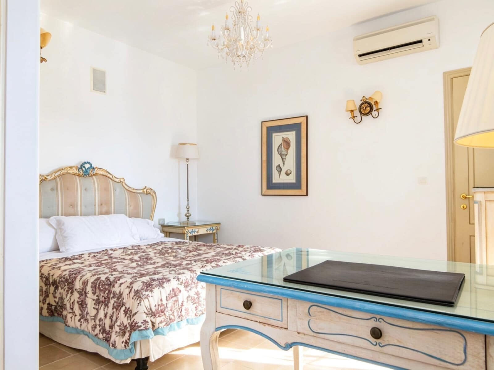 Habitación doble Deluxe (SPA access) | Ropa de cama de alta calidad y minibar 