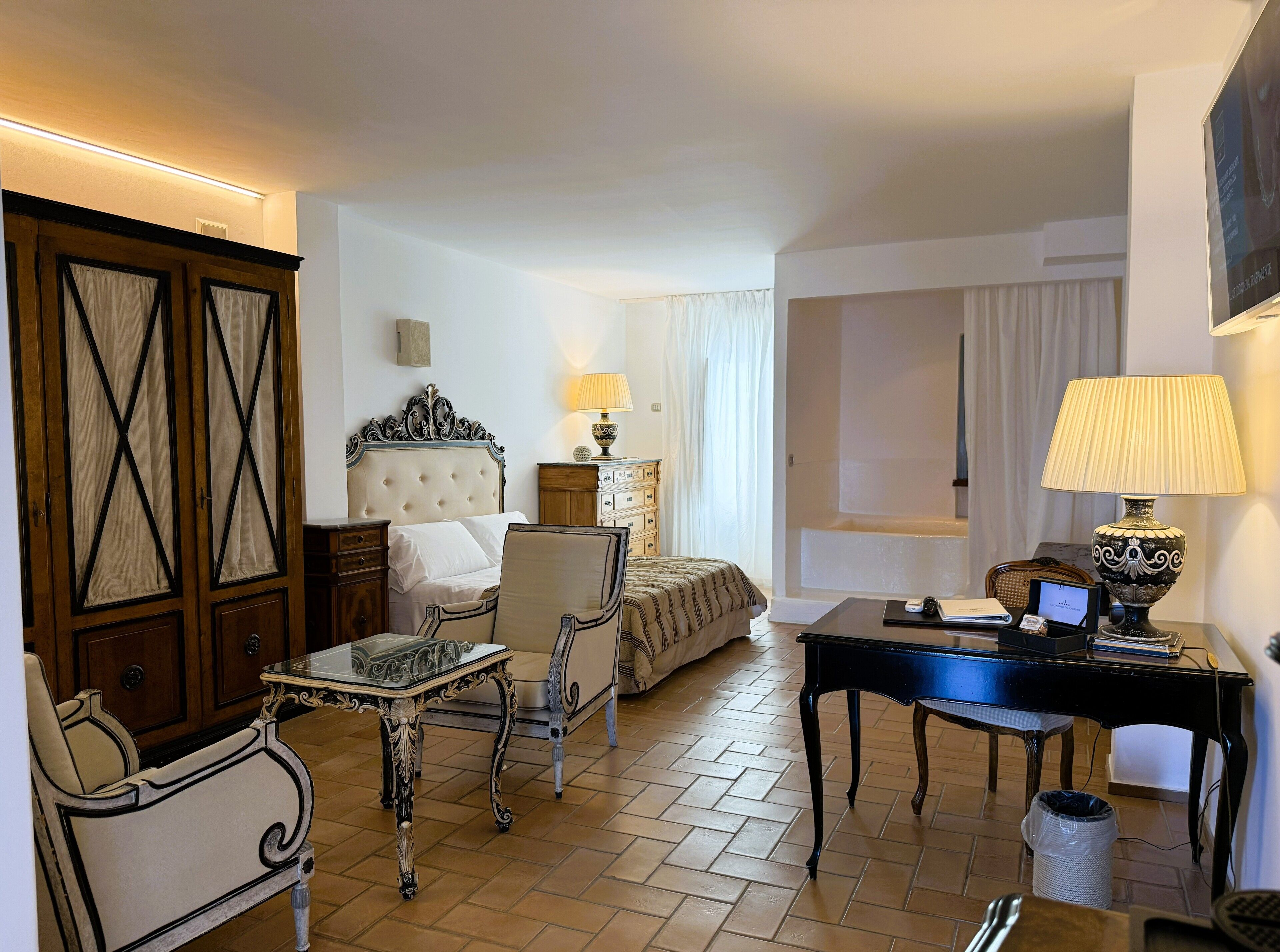 Suite junior (SPA access) | Ropa de cama de alta calidad y minibar 