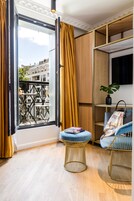 Habitación doble superior, terraza | Ropa de cama de alta calidad, minibar, caja fuerte y escritorio