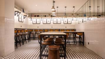 فطور أوروبي يوميًا بتكلفة قدرها (14 EUR للشخص)