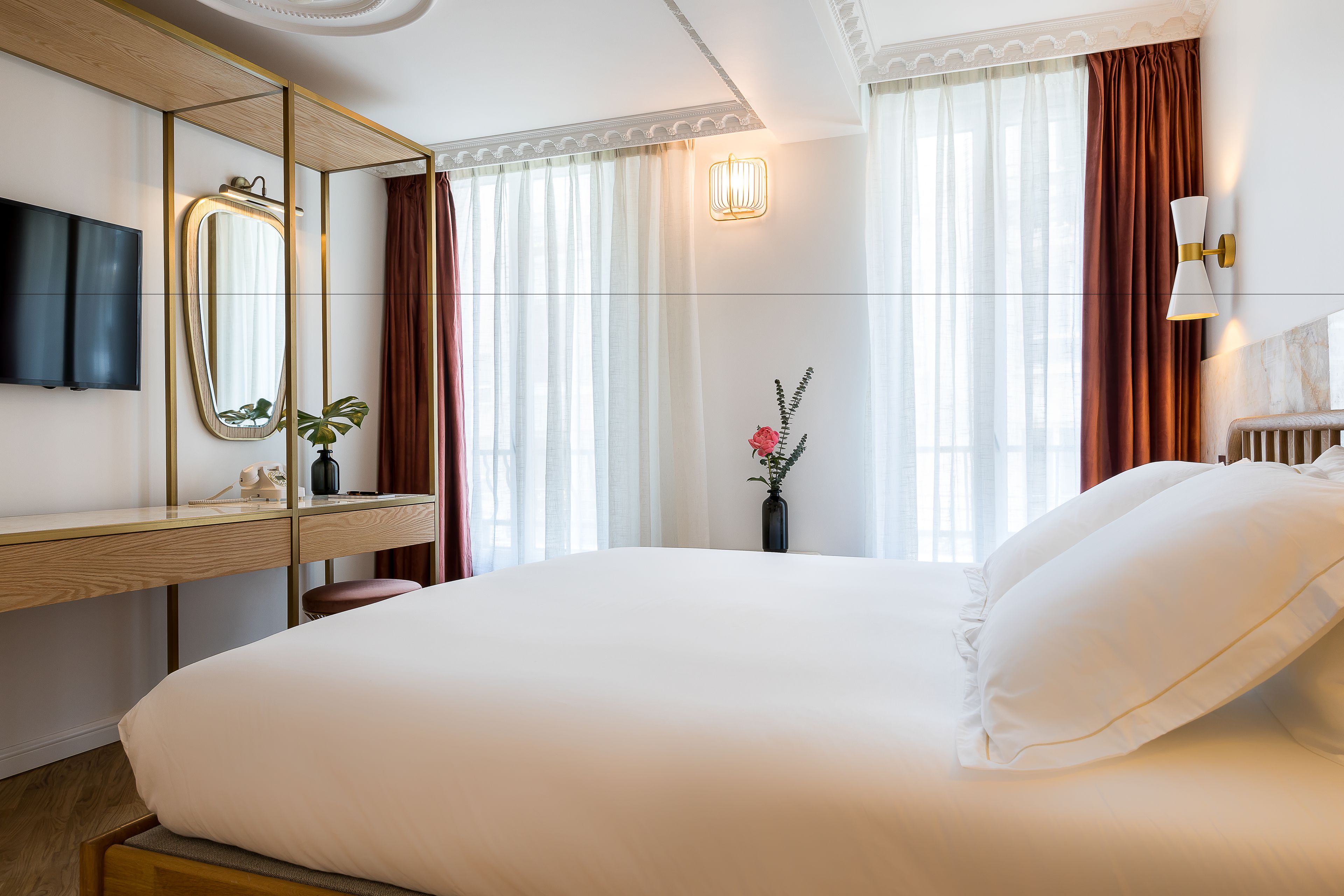 classic double room | premium bedding, minibar, in-room safe, desk